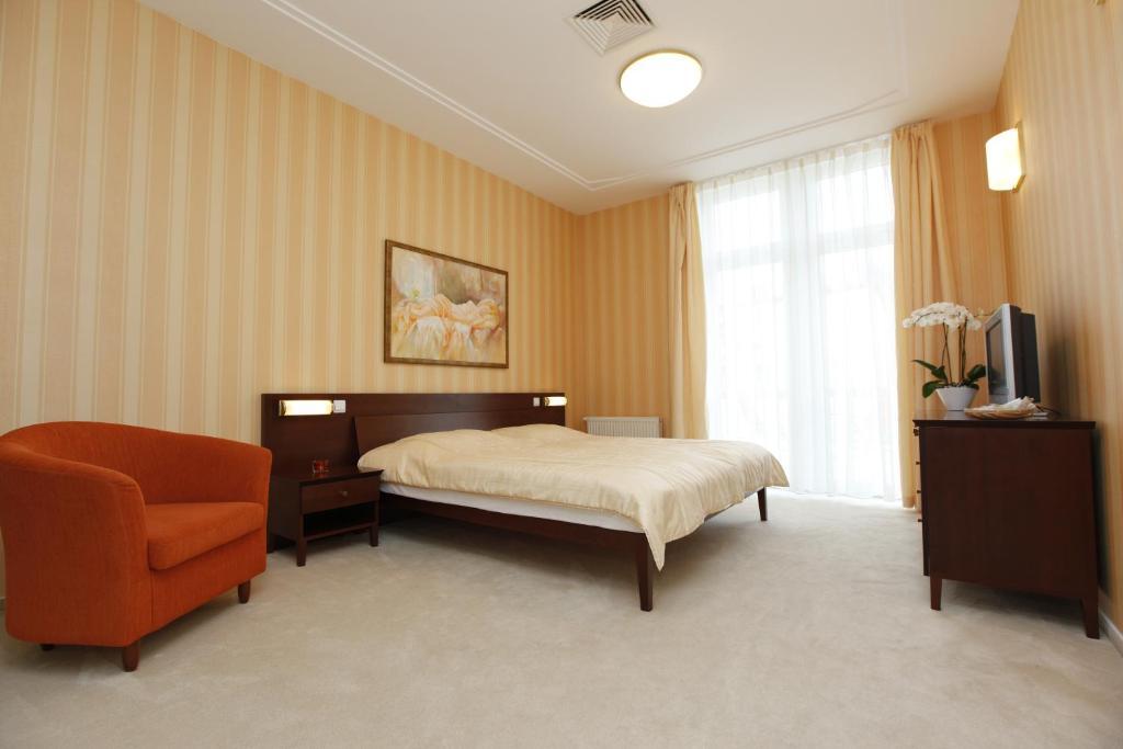Hotel Sandor Pavillon ปิเอชตานี ห้อง รูปภาพ