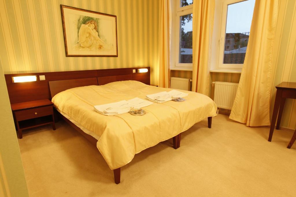 Hotel Sandor Pavillon ปิเอชตานี ภายนอก รูปภาพ